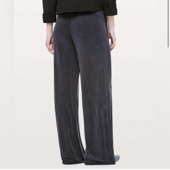 lululemon Softstreme High-Rise Pant in Black Size 2 New with Tag! - Picture 4 of 8